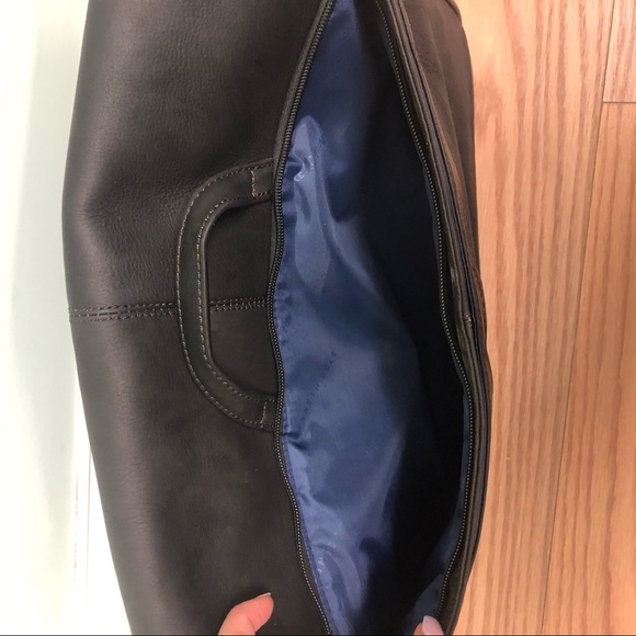 Kenneth Cole Reaction Leather Messenger Bag(PM814) - Picture 2 of 5